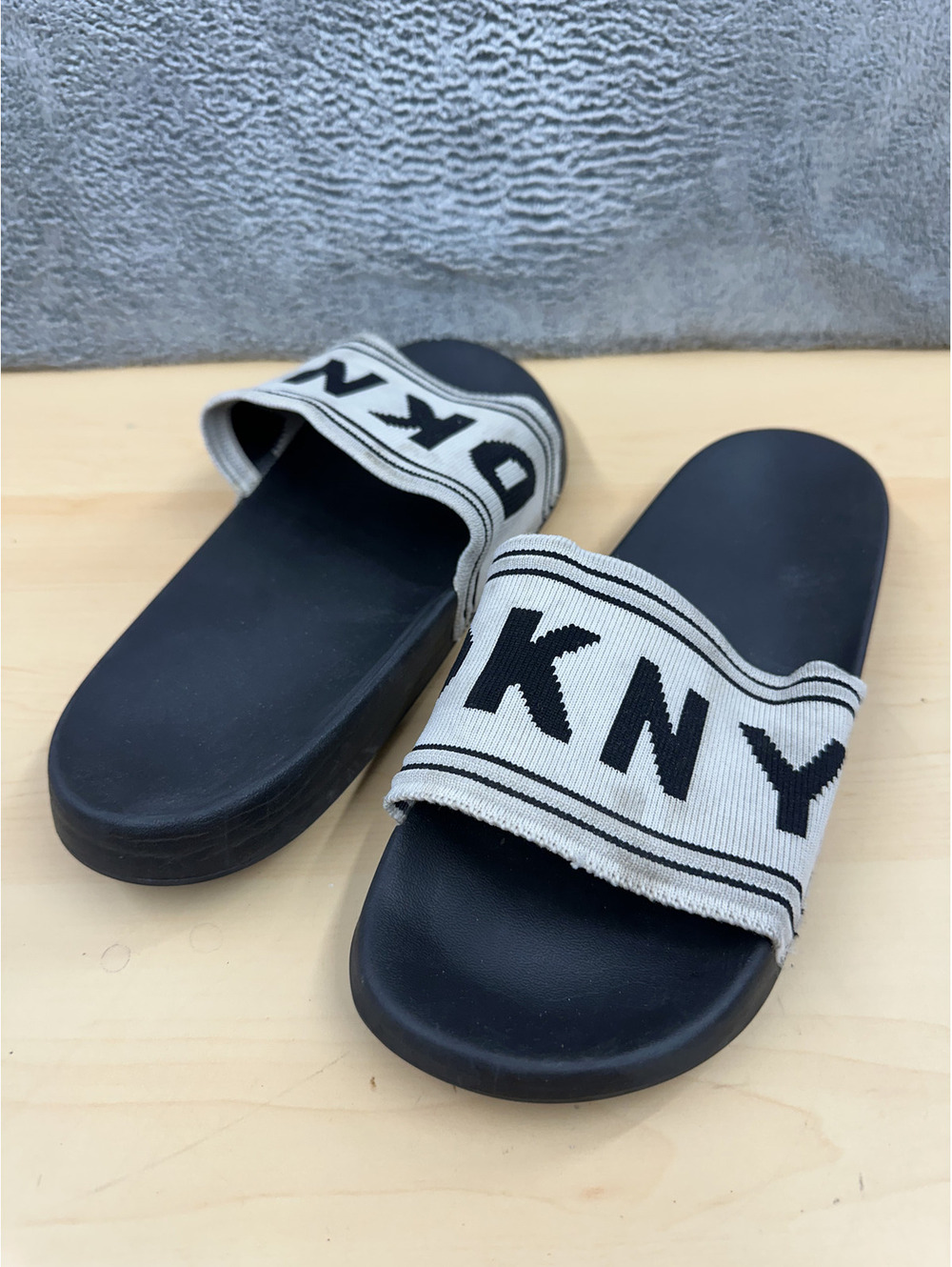 DKNY Black and White Logo Slide Sandals Casual Sporty Minimalist Summer